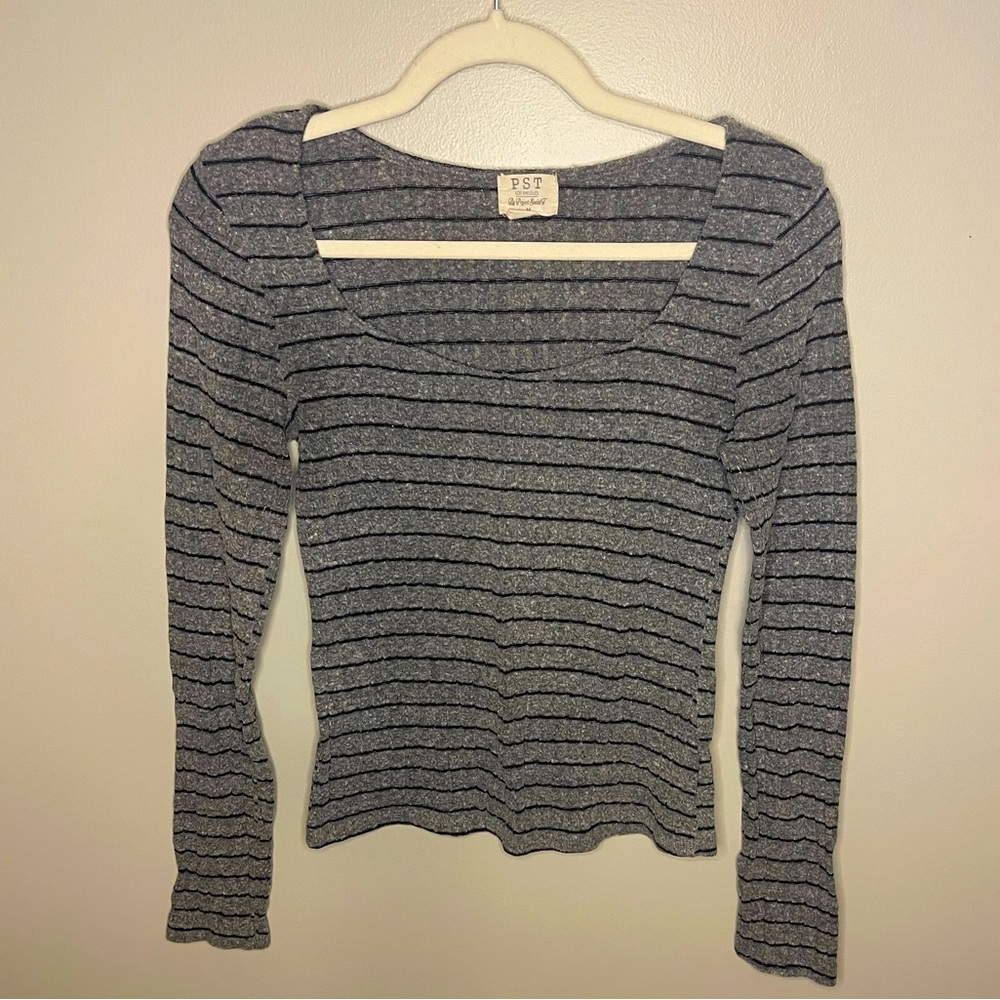 Gray/Black Striped Long Sleeve Top by “PST Los Angeles” ✨🖤